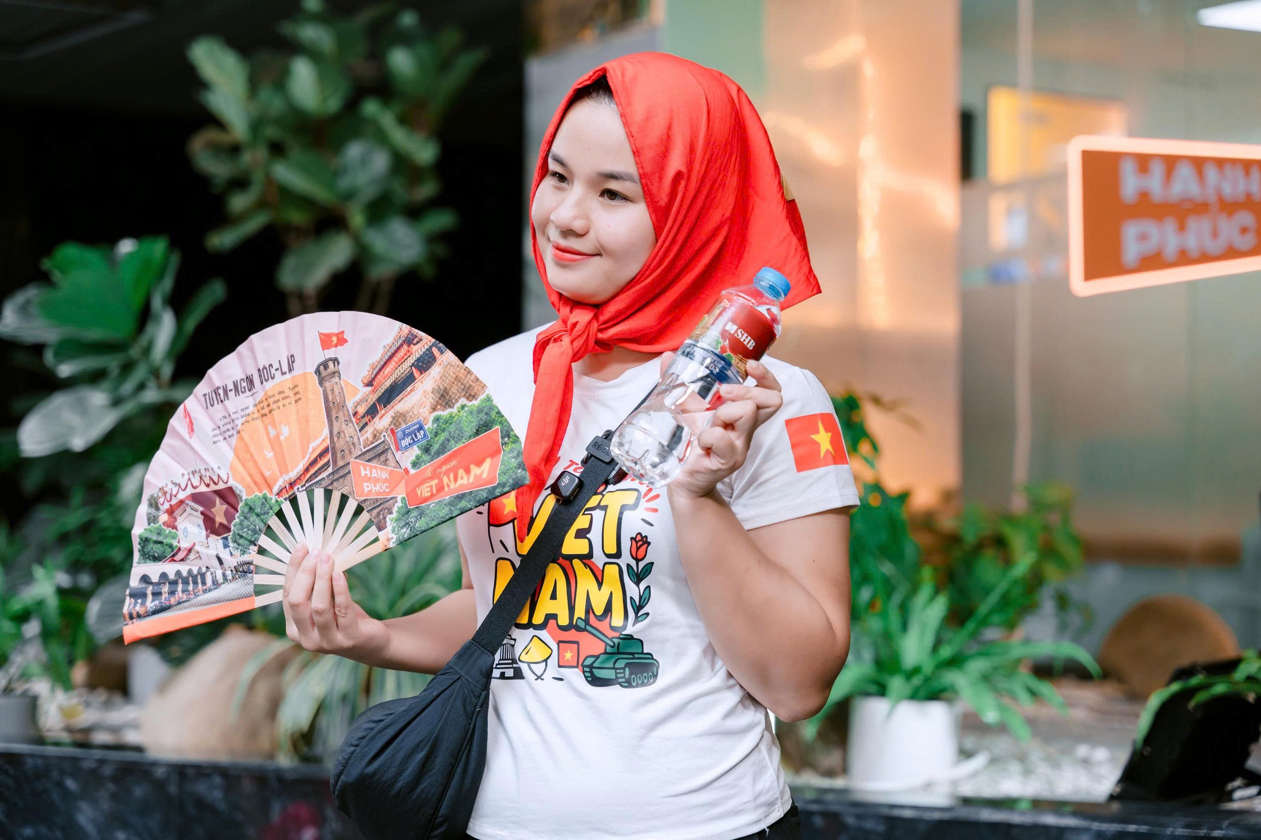 Người dân đổ về photobooth SHB, khoảnh khắc mừng Quốc khánh thêm rộn ràng - 10