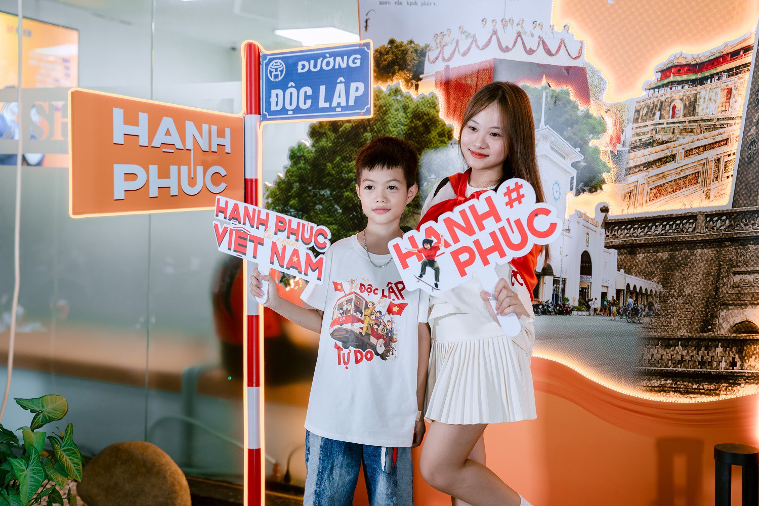 Người dân đổ về photobooth SHB, khoảnh khắc mừng Quốc khánh thêm rộn ràng - 3