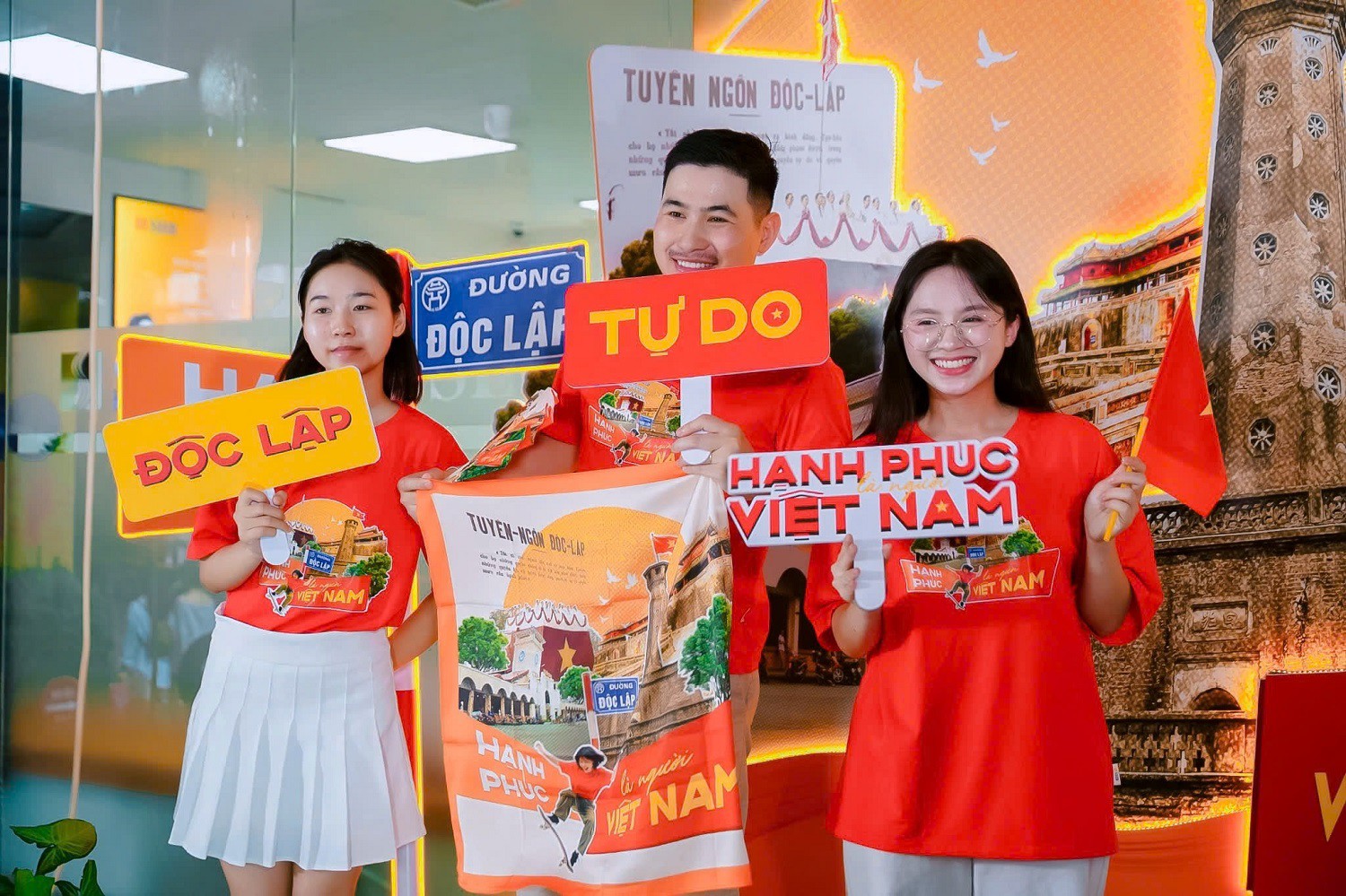 Người dân đổ về photobooth SHB, khoảnh khắc mừng Quốc khánh thêm rộn ràng - 4