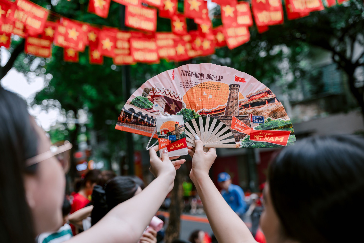 Người dân đổ về photobooth SHB, khoảnh khắc mừng Quốc khánh thêm rộn ràng - 6