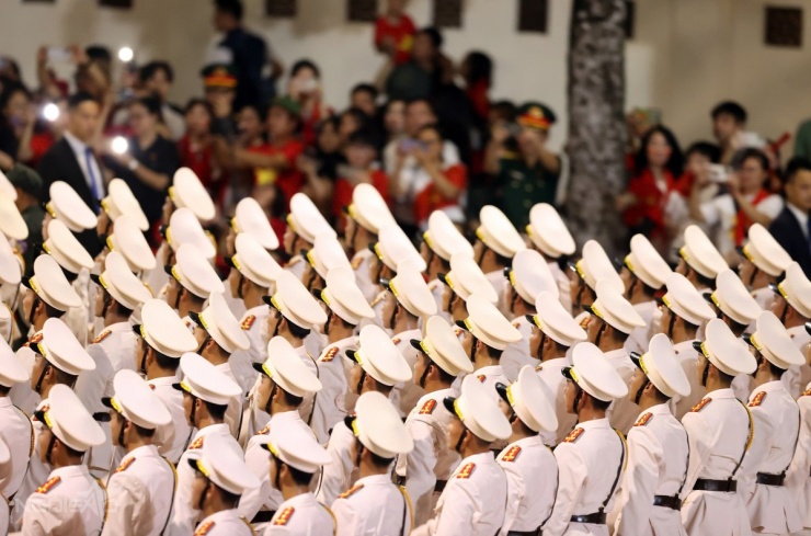 Biển ánh sáng trong sơ duyệt diễu binh - 1