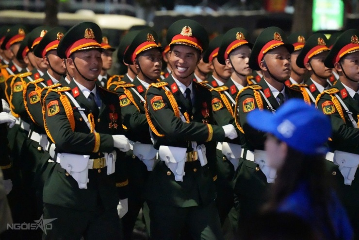Biển ánh sáng trong sơ duyệt diễu binh - 5