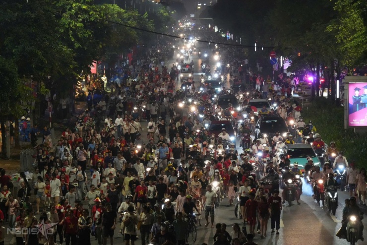 Biển ánh sáng trong sơ duyệt diễu binh - 12