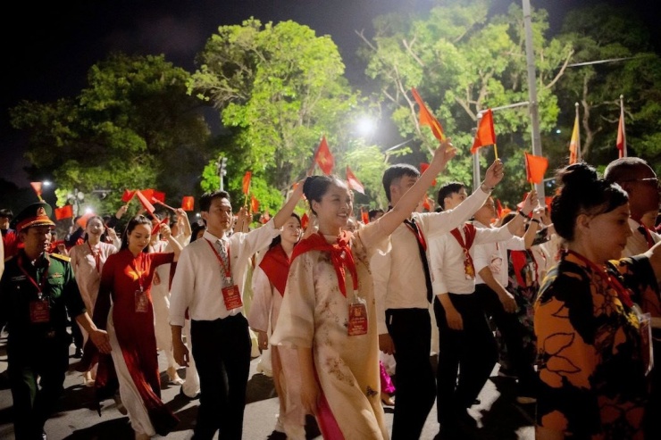 Thu Quỳnh cùng các nghệ sĩ trong lần hợp luyện thứ nhất.&nbsp;