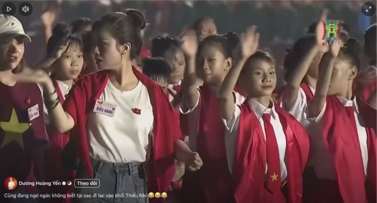 Dương Hoàng Yến chia sẻ khoảnh khắc cô đi "lạc" vào khối Thiếu nhi tại sơ duyệt. “Buổi tập luyện sơ duyệt đầu tiên A80. Tôi đang ở khối Văn hoá - Thể Thao, đi hàng đầu tiến tới sân khấu chính để chuẩn bị ra biểu diễn thì không hiểu sao bị tách đi cùng khối Thiếu Nhi”, cô chia sẻ.