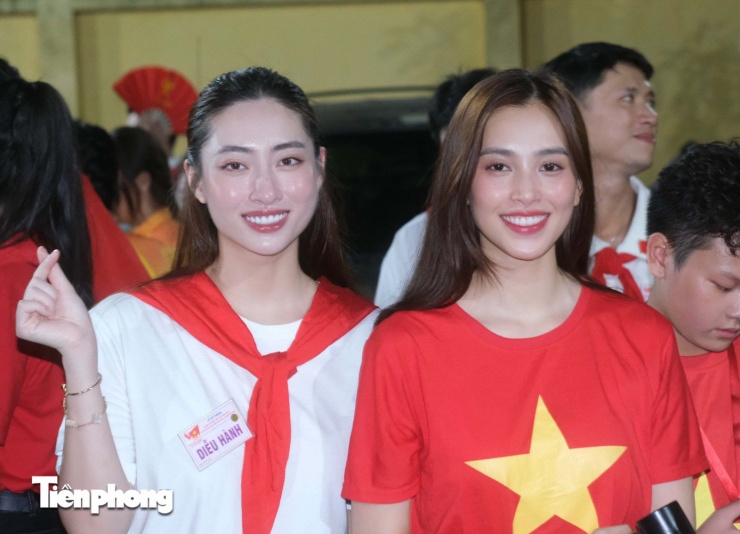 Hoa hậu Lương Thùy Linh và Hoa hậu Tiểu Vy là hai thành viên mới góp mặt trong khối văn hóa - thể thao tham gia buổi sơ duyệt cấp Nhà nước Lễ kỷ niệm, diễu binh, diễu hành 80 năm Cách mạng tháng Tám thành công và Quốc khánh 2/9. Buổi sơ duyệt bắt đầu lúc 20h tối 27/8.