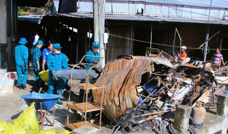 Hiện trường vụ cháy 57 ki-ốt gây thiệt hại hơn 20,6 tỷ đồng.