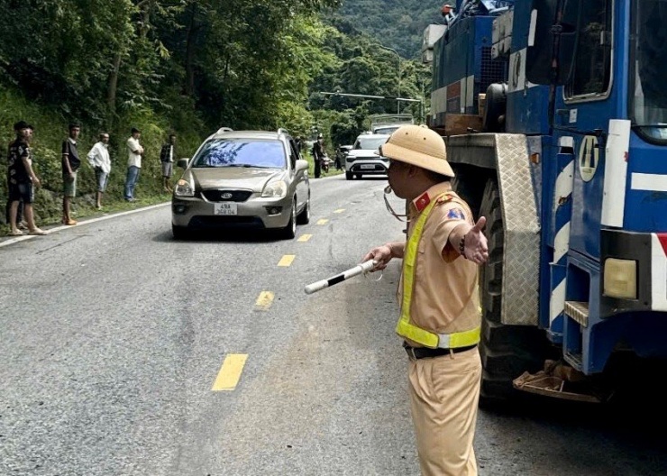 Lực lượng CSGT điều tiết giao thông.