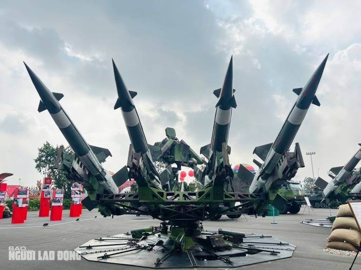 Ngắm dàn tên lửa đối hạm "Sông Hồng", tên lửa S-125-VT tại triển lãm thành tựu đất nước - 2
