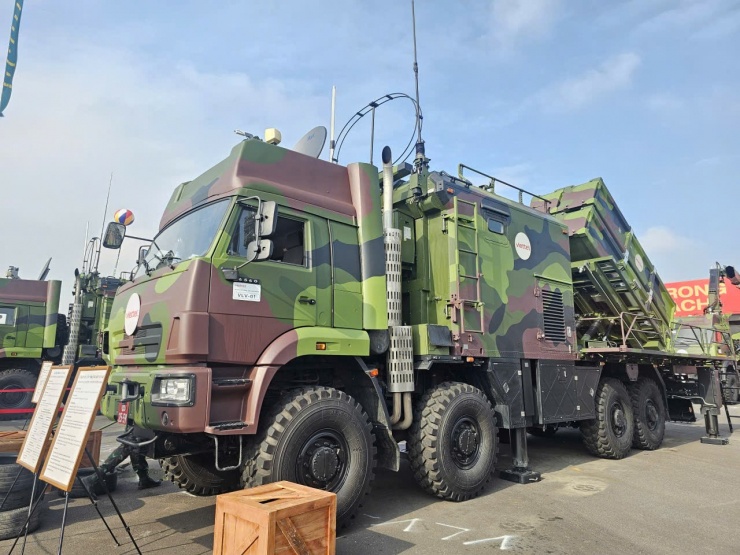 Cận cảnh dàn xe tăng, xe thiết giáp, ngư lôi lần đầu xuất hiện tại triển lãm lớn nhất lịch sử - 5