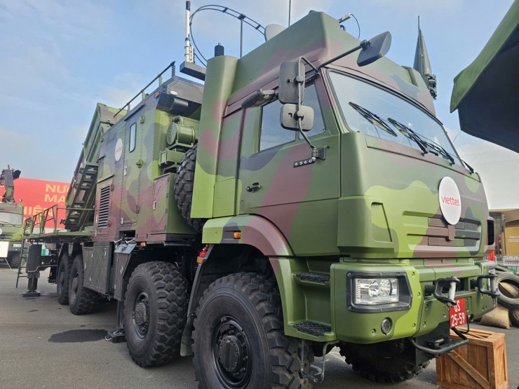 Cận cảnh dàn xe tăng, xe thiết giáp, ngư lôi lần đầu xuất hiện tại triển lãm lớn nhất lịch sử - 4