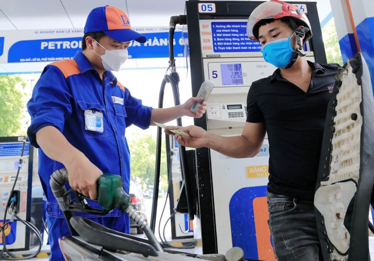 Giá xăng tăng tiếp. Ảnh: Hoàng Hà