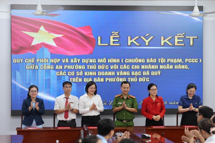 Công an phường Thủ Đức kích hoạt nút SOS bí mật ở nhiều nơi