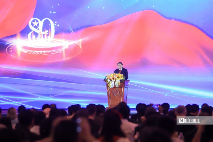 Bộ trưởng Bộ Văn hoá, Thể thao và Du lịch Nguyễn Văn Hùng nhấn mạnh triển lãm để tôn vinh và khẳng định những thành tựu to lớn mà toàn Đảng, toàn quân và toàn dân ta đã đạt được.