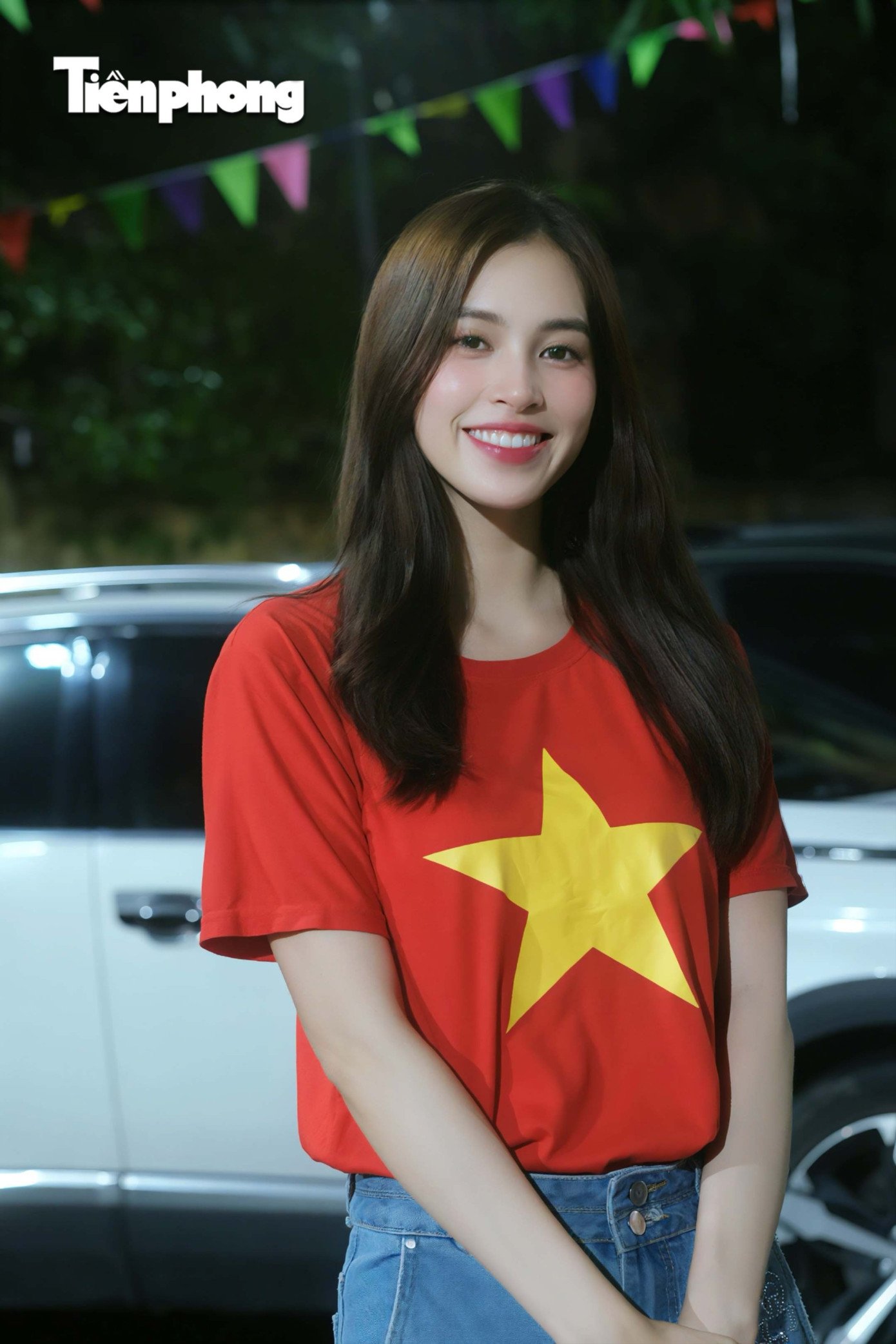Hoa hậu Tiểu Vy, Hà Trúc Linh, Lương Thùy Linh hòa vào dòng người diễu hành - 3