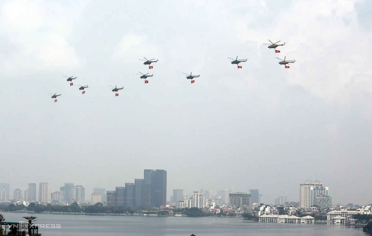Tiêm kích trình diễn trên bầu trời Ba Đình - 13