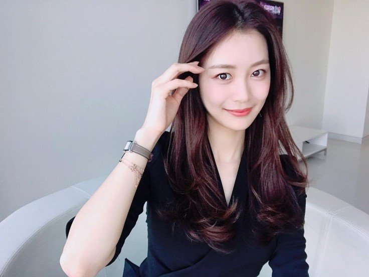 "Bất tài", "ké fame", "thích dựa hơi Jimin"... là những lời miệt thị phổ biến mà nhiều cư dân mạng thả tràn lan vào các bài post trên trang cá nhân của Song Da Eun.
