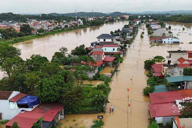 Nước dâng cao đã khiến đê bao Thạch Định bị tràn trên nhiều vị trí, gây ngập lụt diện rộng.