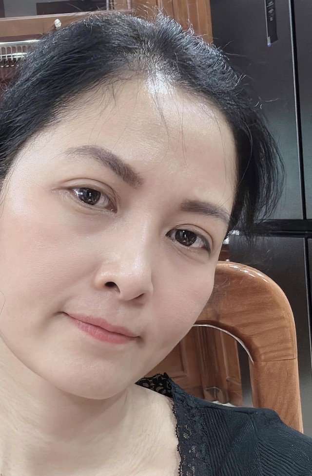 Ngoài ra, nữ diễn viên phim "Mưa đỏ" cũng chịu khó chăm sóc da bằng những loại mỹ phẩm chị đã nghiên cứu và tin tưởng. Nhờ vậy làn da của Đinh Thúy Hà luôn đẹp so với tuổi.