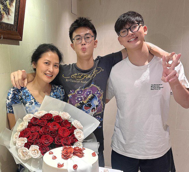 Ở bất kỳ khoảnh khắc nào, diễn viên Đinh Thúy Hà đều tự tin tỏa sáng với gương mặt mộc của mình.