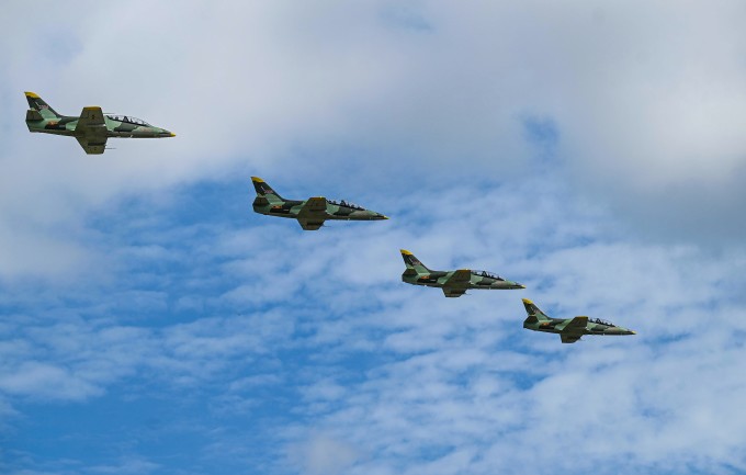 Bốn chiếc L-39NG bay theo đội hình bậc thang tại sân bay Kép (Bắc Ninh) hồi tháng 7. Ảnh: Giang Huy