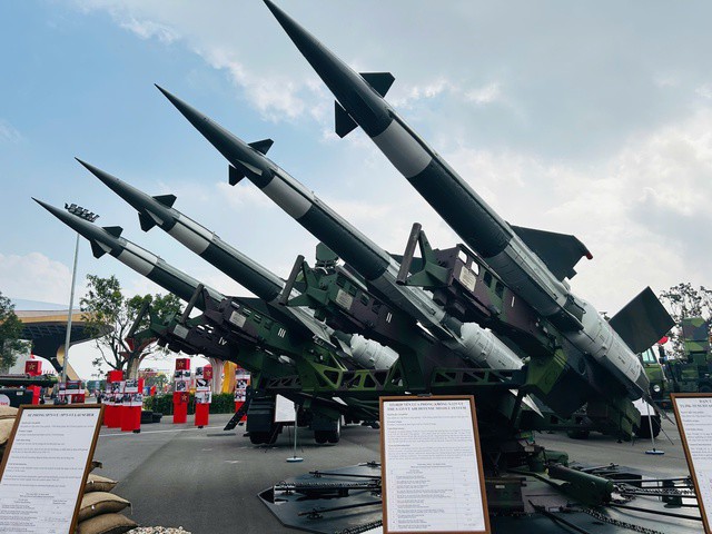 Ngắm dàn tên lửa đối hạm "Sông Hồng", tên lửa S-125-VT tại triển lãm thành tựu đất nước - 15