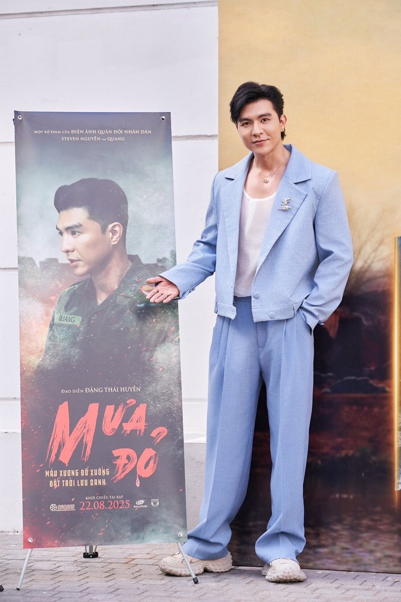Mỹ nam 6 múi cao 1m78 hot nhất phim &#39;Mưa đỏ&#39; là ai? - 26