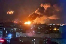 Loạt tên lửa tầm xa mới của Ukraine tấn công nhà máy lọc dầu: Nga gặp khó khăn ra sao?