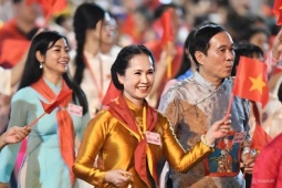Giải trí - Cận khoảnh khắc NSND Lan Hương, NSƯT Đỗ Kỷ diễu hành qua Quảng trường Ba Đình