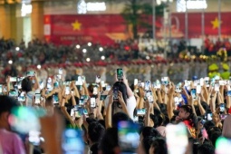 Bạn trẻ - Cuộc sống - Biển ánh sáng trong sơ duyệt diễu binh