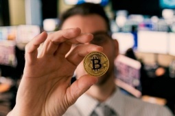 Nhà đầu tư Bitcoin dài hạn đang lãi gần mức kỷ lục