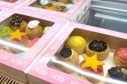 Thị trường - Tiêu dùng - Bánh ngon, đồ uống đậm chất 'trend yêu nước' hút khách dịp 2/9