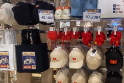 Hàng loạt sản phẩm thiết kế riêng cho ngày Quốc Khánh 2/9: Đa dạng mẫu mã, giá siêu ‘mềm’