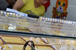 Tối 28-8, giá vàng miếng SJC đồng loạt tăng vọt