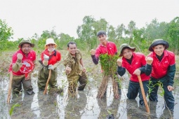 J&T Express hưởng ứng phong trào trồng cây lan tỏa tinh thần xanh trong dịp kỷ niệm 80 năm Cách mạng Tháng Tám và Quốc khánh 2/9