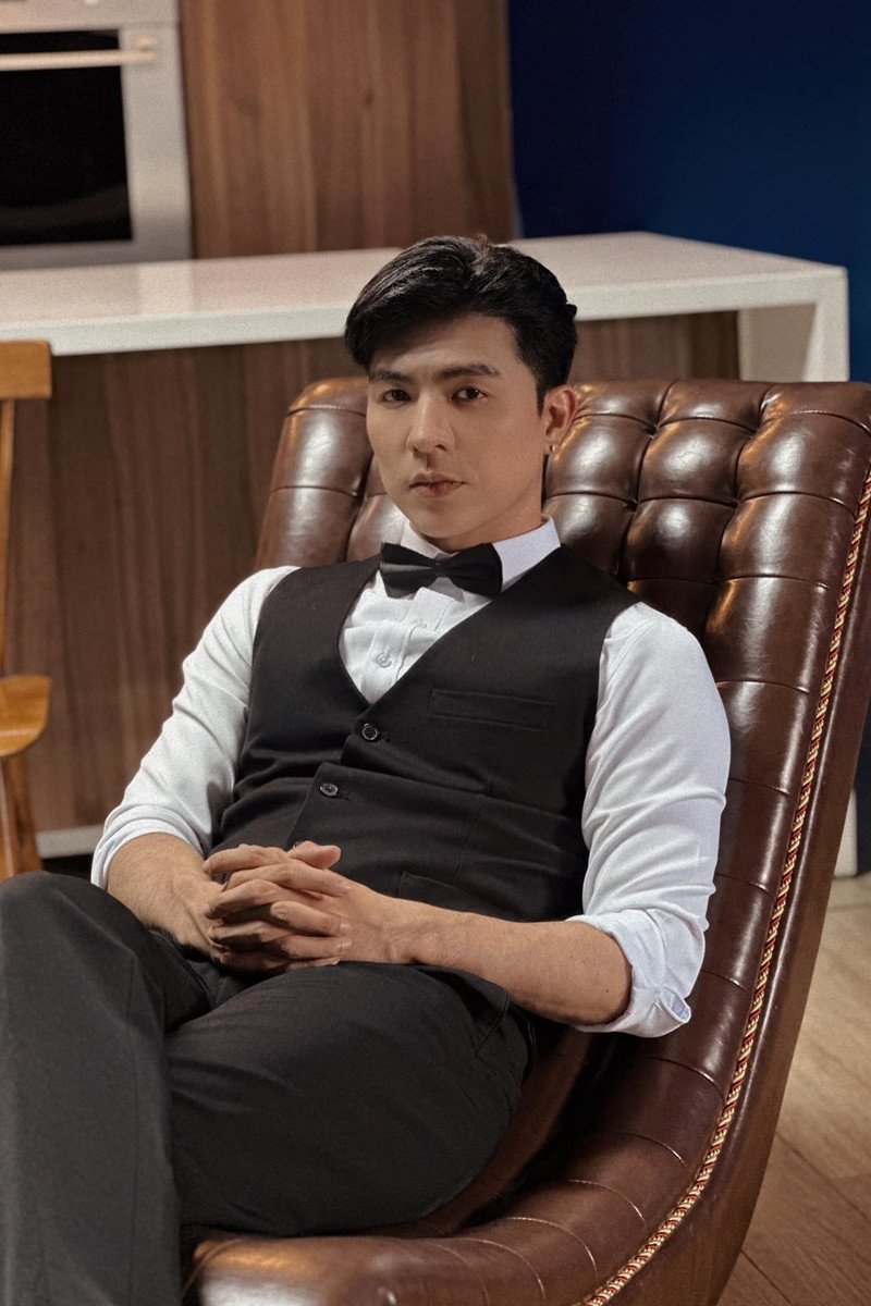 Mỹ nam 6 múi cao 1m78 hot nhất phim &#39;Mưa đỏ&#39; là ai? - 42