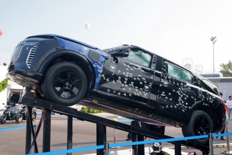 Cận cảnh chiếc Lạc Hồng 900 LX chịu hơn 440 phát đạn và 11 lần nổ mìn