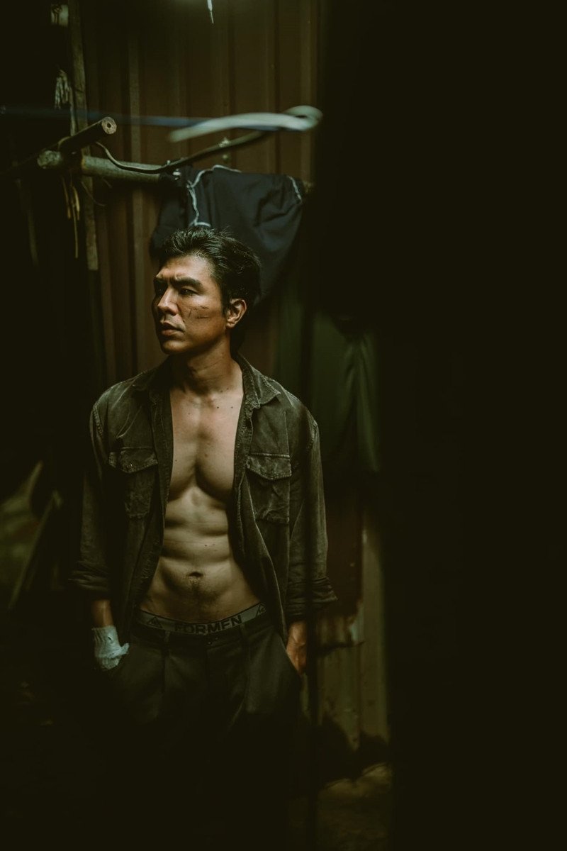 Mỹ nam 6 múi cao 1m78 hot nhất phim &#39;Mưa đỏ&#39; là ai? - 5