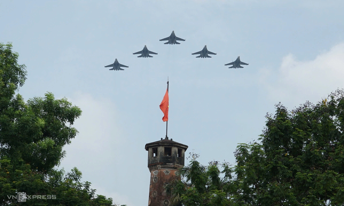 Tiêm kích trình diễn trên bầu trời Ba Đình - 5