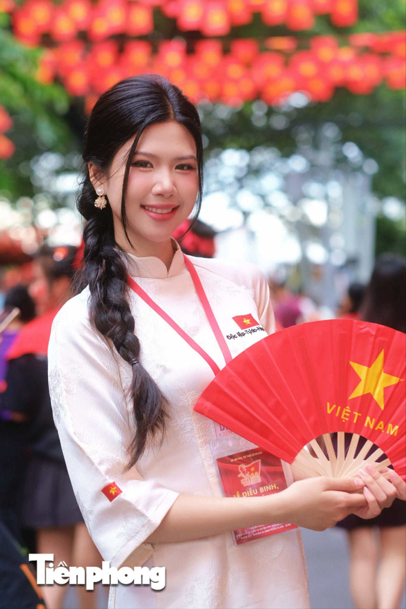 Đinh Hoàng Linh Đan từ Đà Nẵng ra Hà Nội để tham gia Lễ kỷ niệm sáng 2/9 ở Quảng trường Ba Đình. Cô đã tham gia một số buổi tập từ giữa tháng 8 tại sân vận động Mỹ Đình.