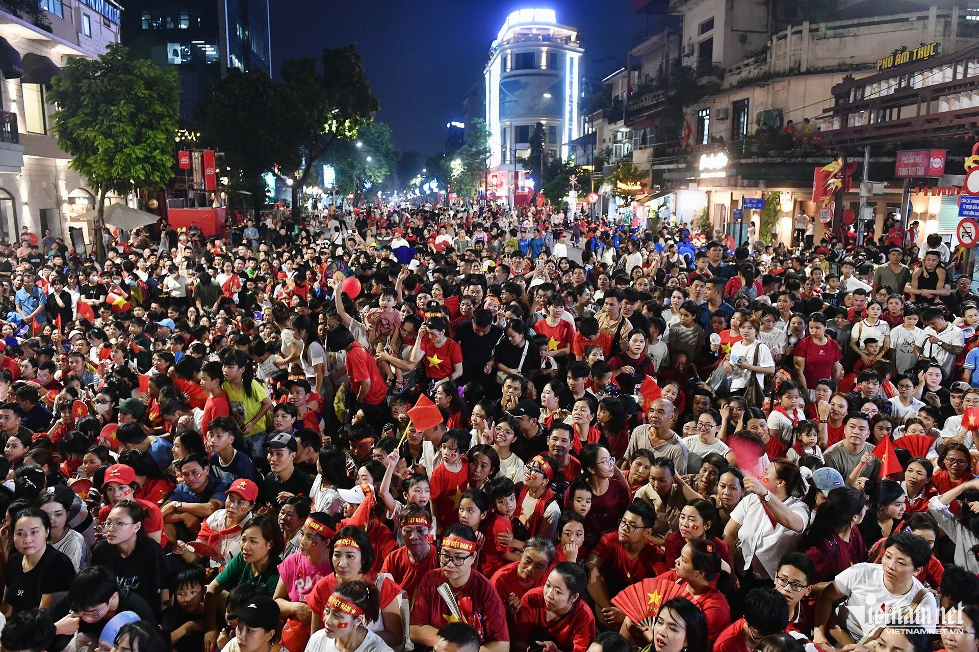 Các khối diễu binh tỏa ra các tuyến phố Hà Nội, chung vui với nhân dân - 76