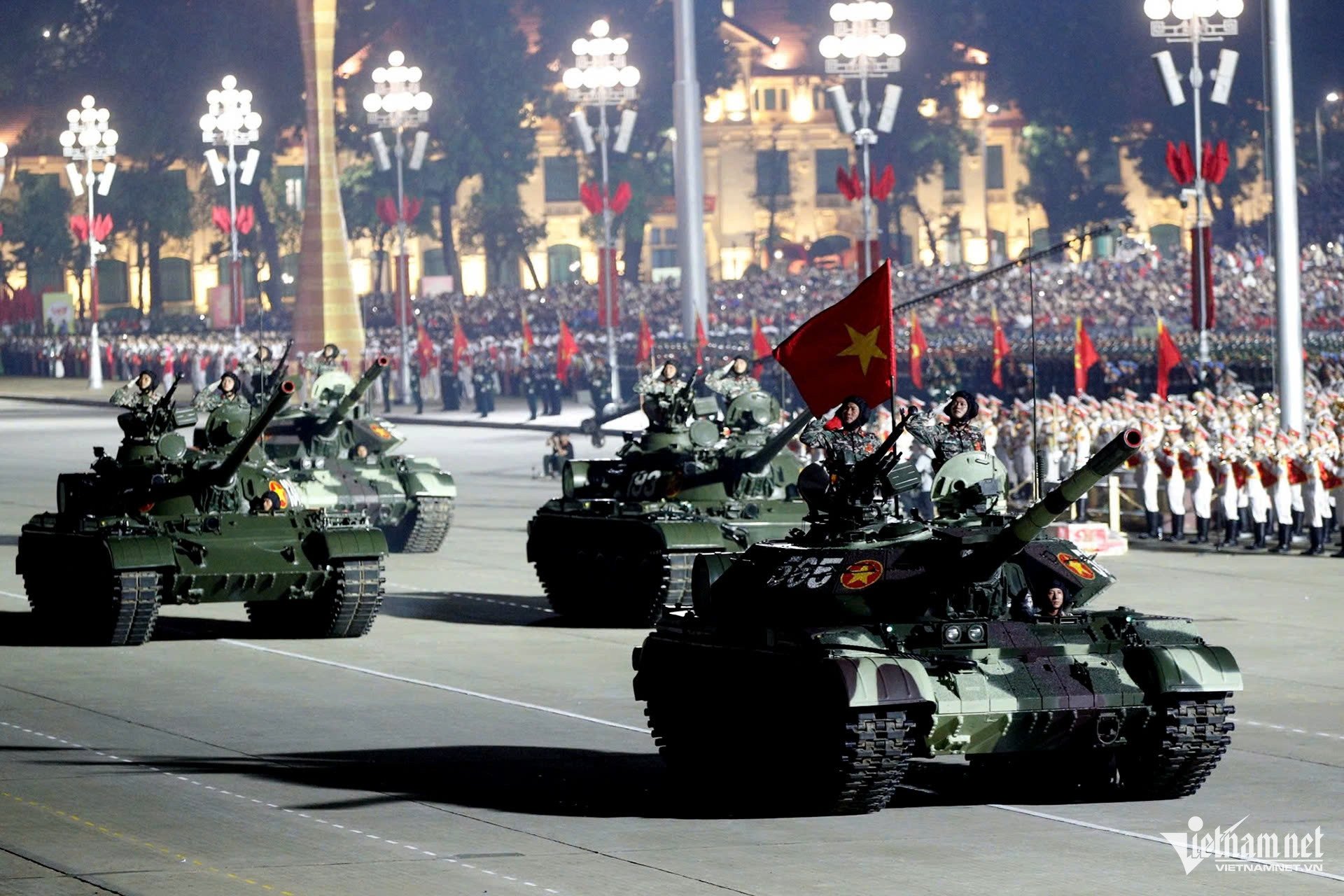 Các khối diễu binh tỏa ra các tuyến phố Hà Nội, chung vui với nhân dân - 102