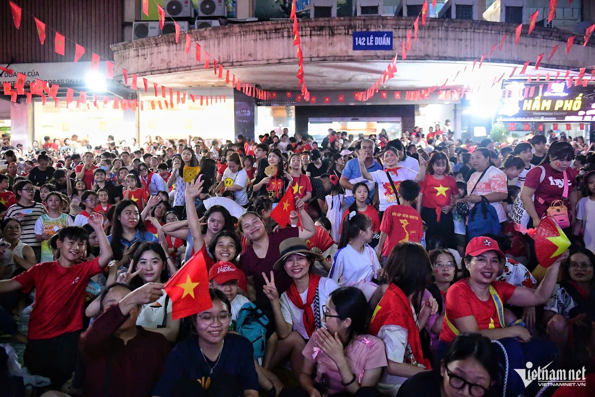 Các khối diễu binh tỏa ra các tuyến phố Hà Nội, chung vui với nhân dân - 107