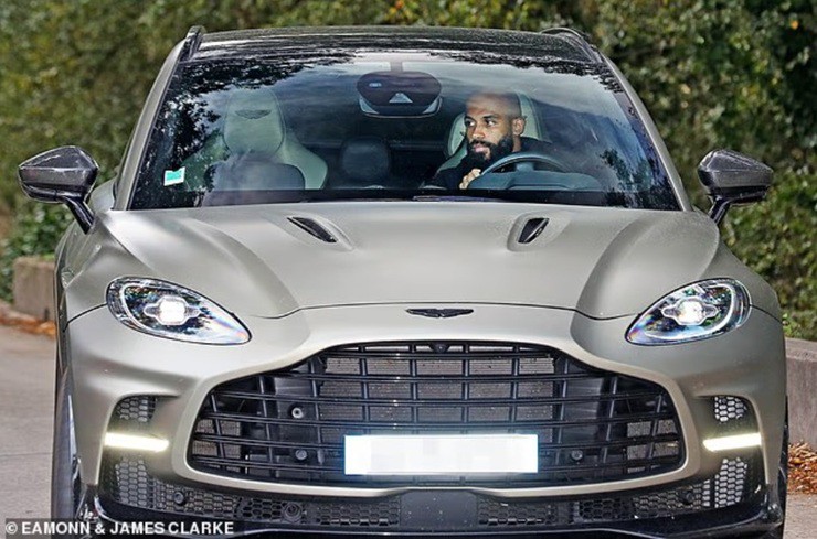 Mbeumo đã có mặt tại trung tâm huấn luyện vào lúc 11 giờ sáng