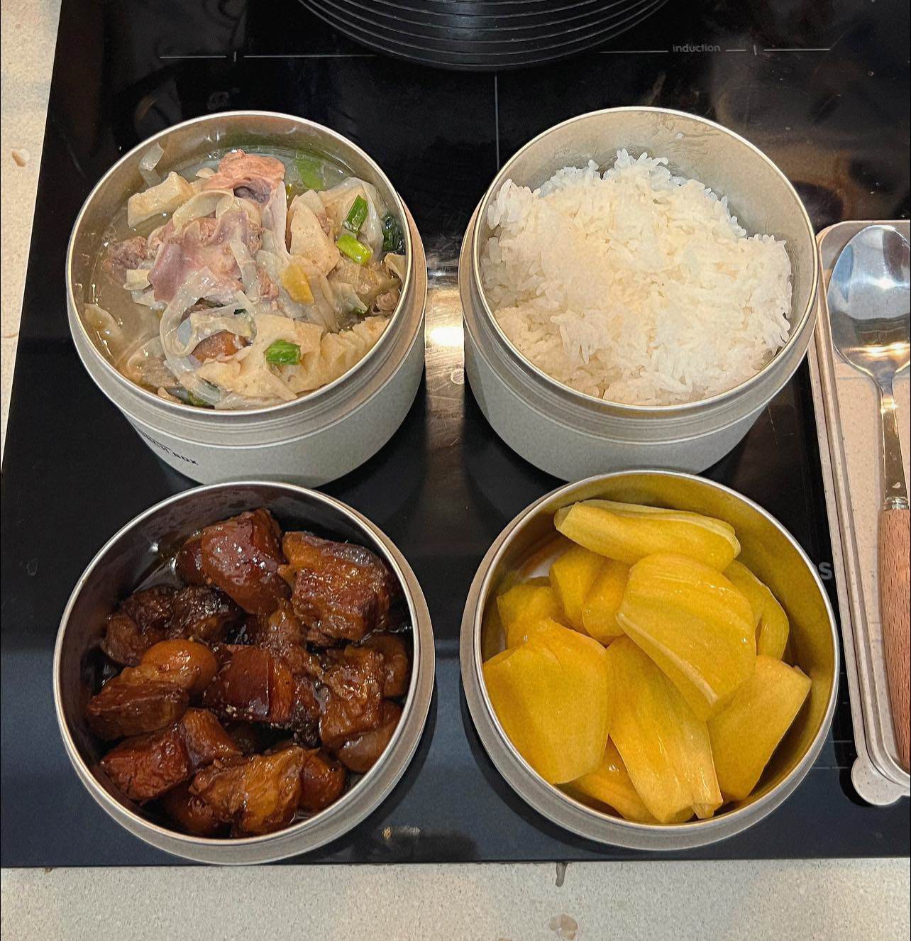Canh măng om vịt - Thịt kho tàu - Mít 