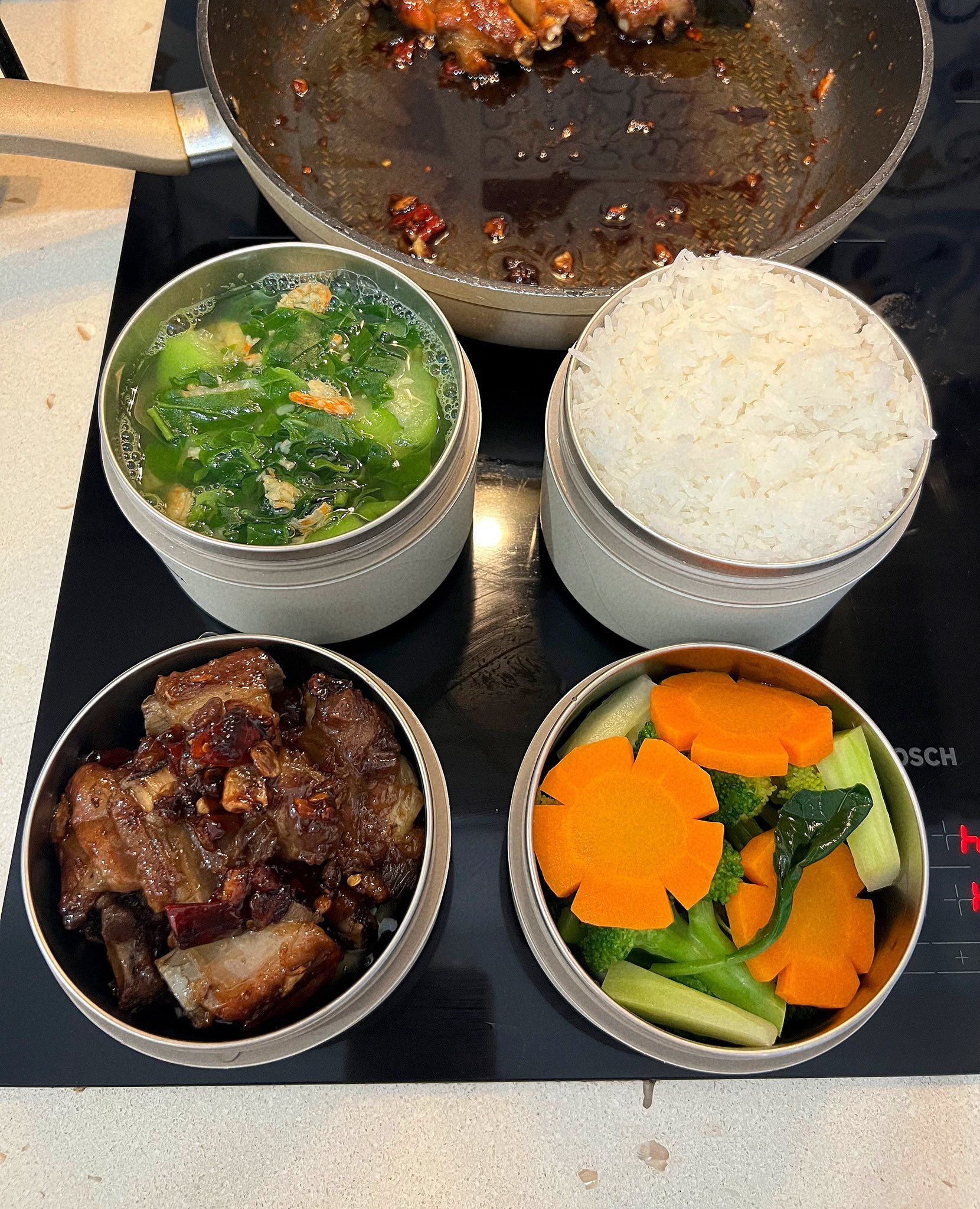 Canh mùng tơi, mướp nấu tôm khô - Sườn xào chua ngọt - Rau củ luộc