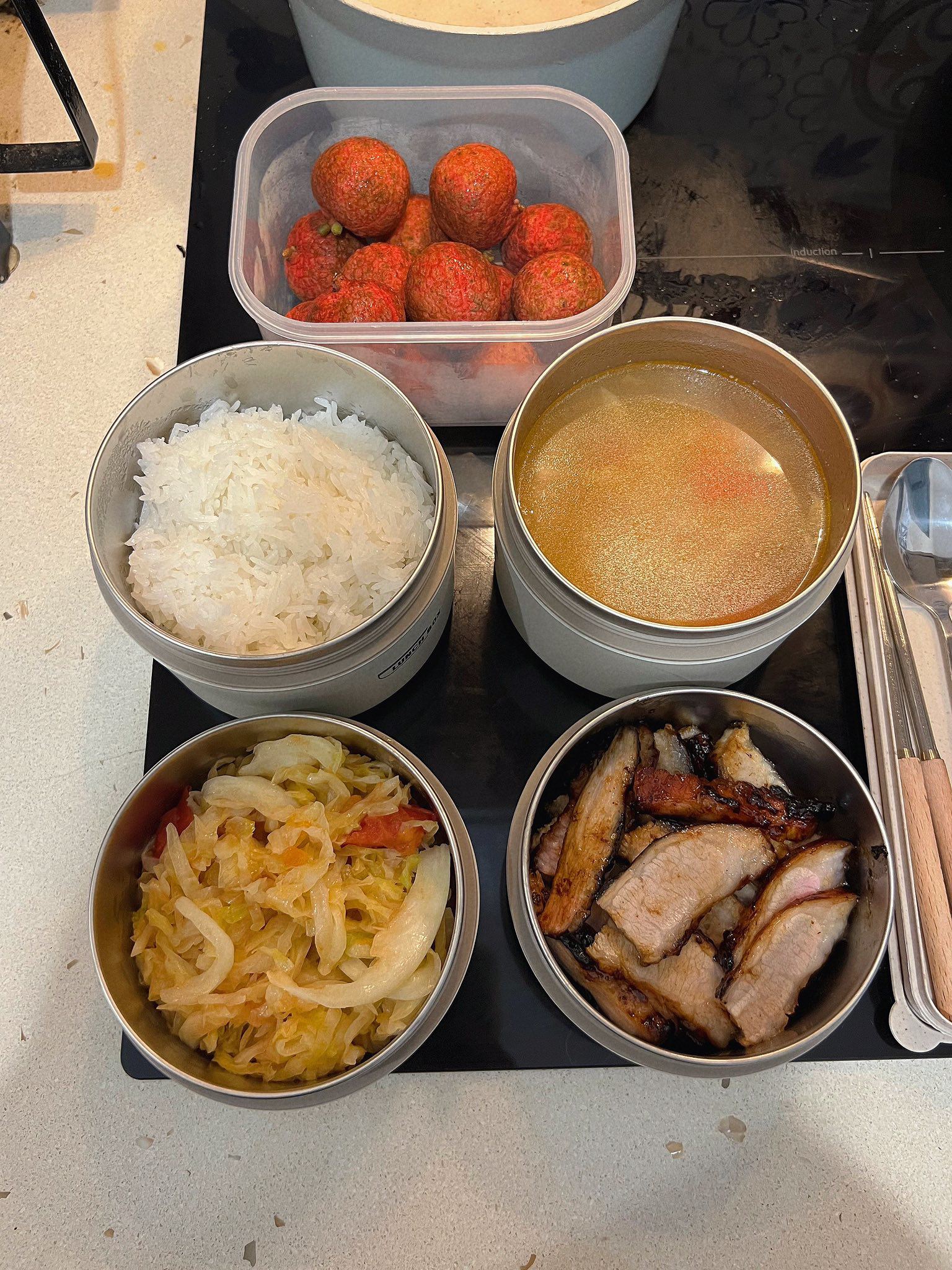 Bắp cải xào - Nọng heo nướng