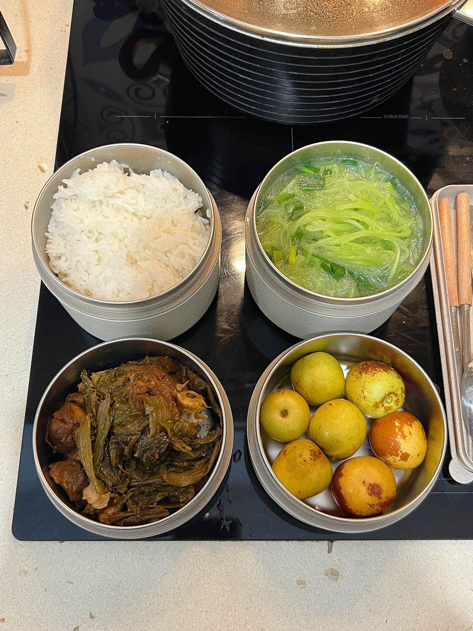 Canh bầu - Cá kho dưa - Hồng táo