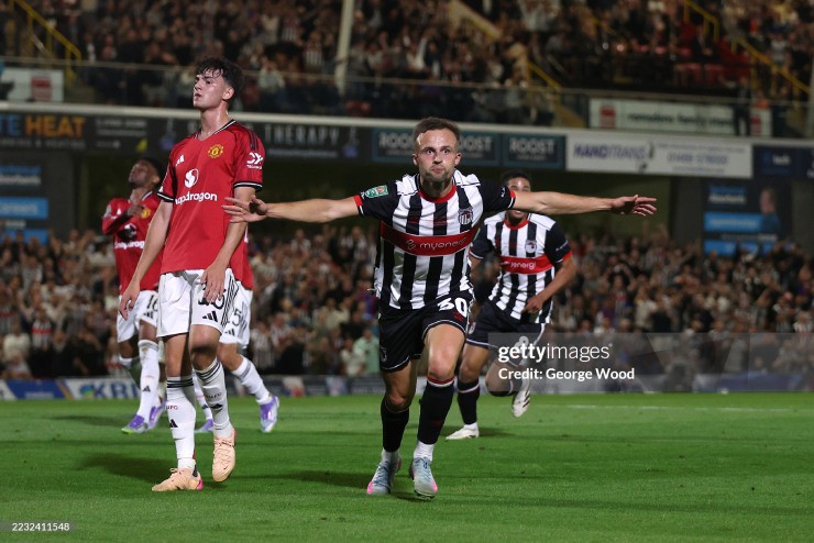 Grimsby Town đã chơi thứ bóng đá đáng khen ngợi