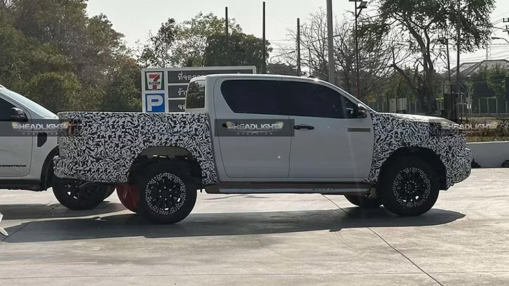 Toyota Hilux 2026 tiếp tục rò rỉ những thông tin mới - 8